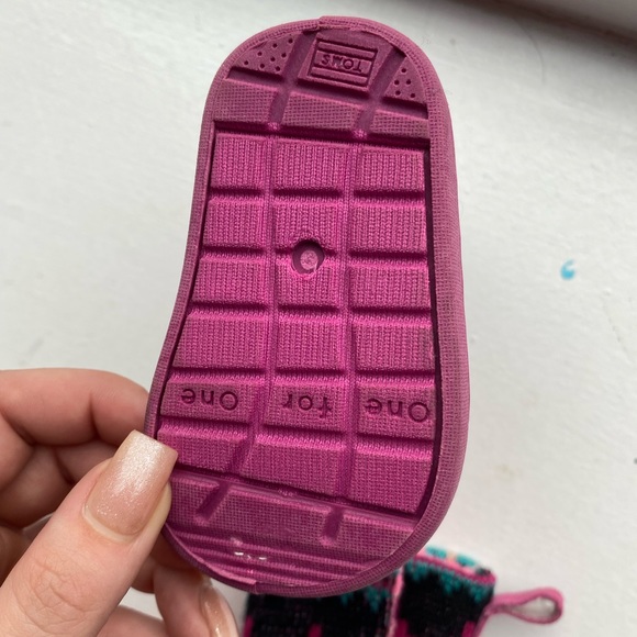 TOMS baby 2T - Picture 2 of 4